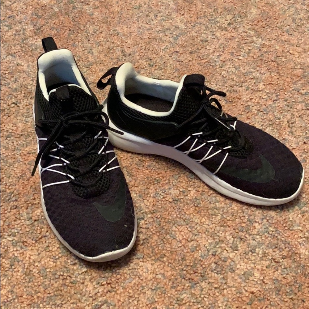 Black nike sneakers